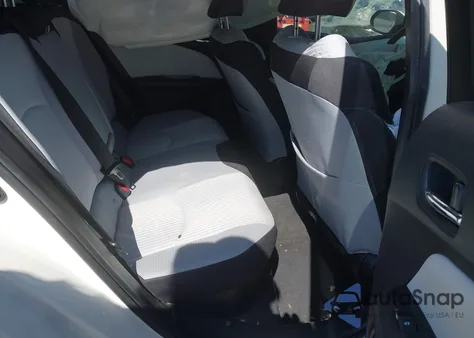 2018 Toyota Prius Two Eco z USA, uszkodzony, nr VIN JTDKARFU7J3068428
